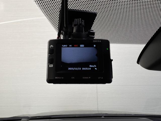 カローラスポーツ ハイブリッドＧ　Ｚ　純正９インチナビ　ＢＳＭ　バックカメラ　フロントカメラ　ＥＴＣ２．０　クリアランスソナー　クルーズコントロール　ドライブレコーダー　Ｂｌｕｅｔｏｏｔｈ　フルセグＴＶ　純正１８インチＡＷ（16枚目）