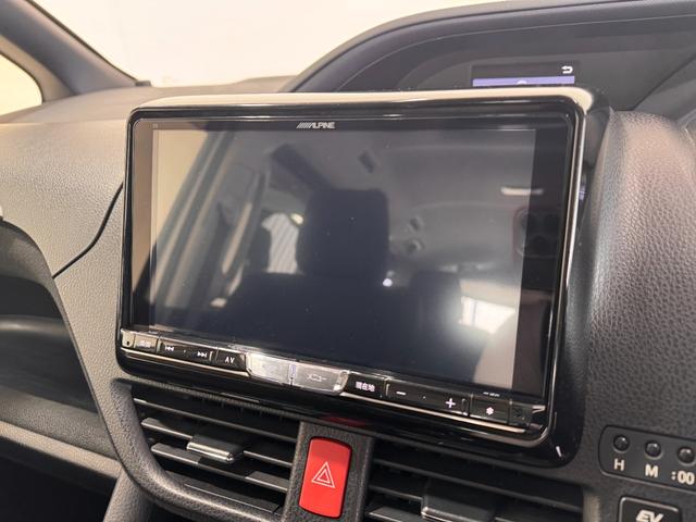 ヴォクシー ハイブリッドＶ　ＡＬＰＩＮＥナビ　フリップダウンモニター　両側パワースライドドア　ＥＴＣ　シートヒーター　クルーズコントロール　純正１５インチＡＷ　ＬＥＤヘッドライト　フォグランプ　スマートキー（8枚目）