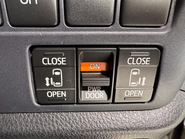 ヴォクシー ハイブリッドＶ　ＡＬＰＩＮＥナビ　フリップダウンモニター　両側パワースライドドア　ＥＴＣ　シートヒーター　クルーズコントロール　純正１５インチＡＷ　ＬＥＤヘッドライト　フォグランプ　スマートキー（10枚目）