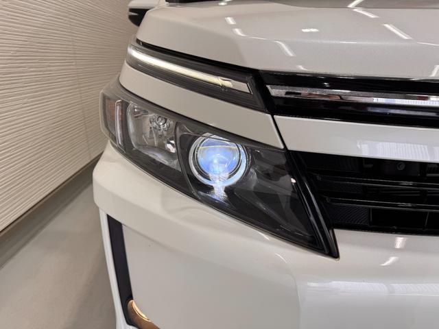 ヴォクシー ハイブリッドＶ　ＡＬＰＩＮＥナビ　フリップダウンモニター　両側パワースライドドア　ＥＴＣ　シートヒーター　クルーズコントロール　純正１５インチＡＷ　ＬＥＤヘッドライト　フォグランプ　スマートキー（26枚目）