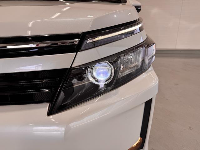 ヴォクシー ハイブリッドＶ　ＡＬＰＩＮＥナビ　フリップダウンモニター　両側パワースライドドア　ＥＴＣ　シートヒーター　クルーズコントロール　純正１５インチＡＷ　ＬＥＤヘッドライト　フォグランプ　スマートキー（27枚目）