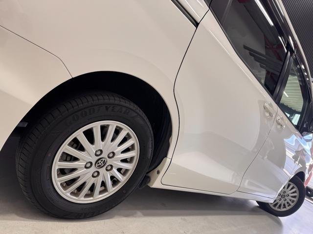 ヴォクシー ハイブリッドＶ　ＡＬＰＩＮＥナビ　フリップダウンモニター　両側パワースライドドア　ＥＴＣ　シートヒーター　クルーズコントロール　純正１５インチＡＷ　ＬＥＤヘッドライト　フォグランプ　スマートキー（28枚目）