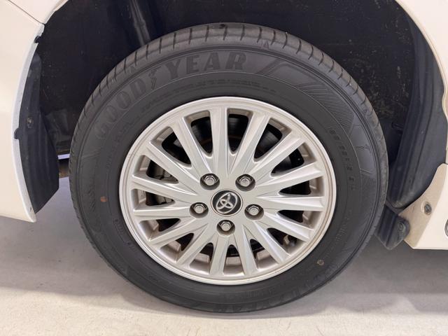 ヴォクシー ハイブリッドＶ　ＡＬＰＩＮＥナビ　フリップダウンモニター　両側パワースライドドア　ＥＴＣ　シートヒーター　クルーズコントロール　純正１５インチＡＷ　ＬＥＤヘッドライト　フォグランプ　スマートキー（29枚目）