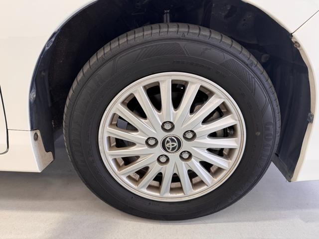 ヴォクシー ハイブリッドＶ　ＡＬＰＩＮＥナビ　フリップダウンモニター　両側パワースライドドア　ＥＴＣ　シートヒーター　クルーズコントロール　純正１５インチＡＷ　ＬＥＤヘッドライト　フォグランプ　スマートキー（31枚目）