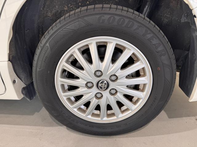 ヴォクシー ハイブリッドＶ　ＡＬＰＩＮＥナビ　フリップダウンモニター　両側パワースライドドア　ＥＴＣ　シートヒーター　クルーズコントロール　純正１５インチＡＷ　ＬＥＤヘッドライト　フォグランプ　スマートキー（32枚目）