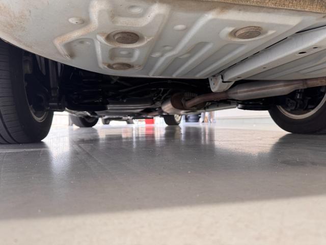 ヴォクシー ハイブリッドＶ　ＡＬＰＩＮＥナビ　フリップダウンモニター　両側パワースライドドア　ＥＴＣ　シートヒーター　クルーズコントロール　純正１５インチＡＷ　ＬＥＤヘッドライト　フォグランプ　スマートキー（34枚目）