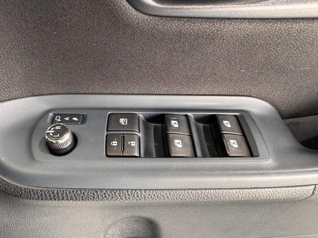 ヴォクシー ハイブリッドＶ　ＡＬＰＩＮＥナビ　フリップダウンモニター　両側パワースライドドア　ＥＴＣ　シートヒーター　クルーズコントロール　純正１５インチＡＷ　ＬＥＤヘッドライト　フォグランプ　スマートキー（38枚目）