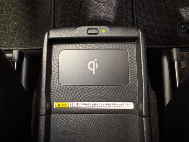 ヴォクシー ハイブリッドＶ　ＡＬＰＩＮＥナビ　フリップダウンモニター　両側パワースライドドア　ＥＴＣ　シートヒーター　クルーズコントロール　純正１５インチＡＷ　ＬＥＤヘッドライト　フォグランプ　スマートキー（39枚目）