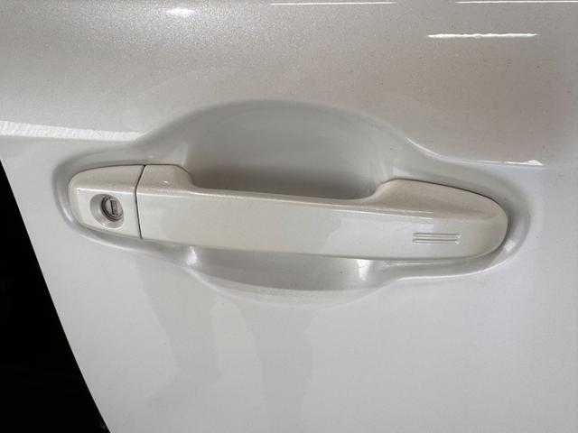 ヴォクシー ハイブリッドＶ　ＡＬＰＩＮＥナビ　フリップダウンモニター　両側パワースライドドア　ＥＴＣ　シートヒーター　クルーズコントロール　純正１５インチＡＷ　ＬＥＤヘッドライト　フォグランプ　スマートキー（45枚目）