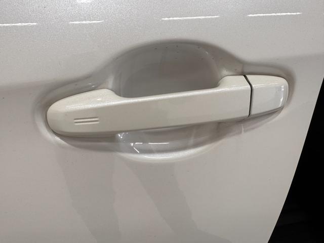 ヴォクシー ハイブリッドＶ　ＡＬＰＩＮＥナビ　フリップダウンモニター　両側パワースライドドア　ＥＴＣ　シートヒーター　クルーズコントロール　純正１５インチＡＷ　ＬＥＤヘッドライト　フォグランプ　スマートキー（47枚目）