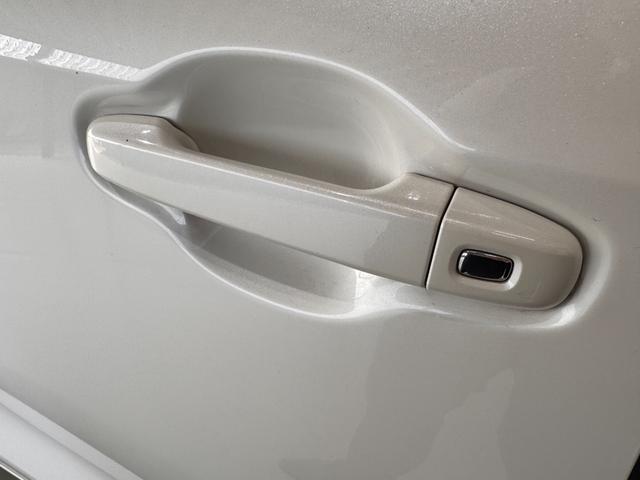 ヴォクシー ハイブリッドＶ　ＡＬＰＩＮＥナビ　フリップダウンモニター　両側パワースライドドア　ＥＴＣ　シートヒーター　クルーズコントロール　純正１５インチＡＷ　ＬＥＤヘッドライト　フォグランプ　スマートキー（48枚目）