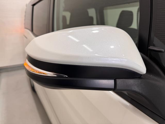 ヴォクシー ハイブリッドＶ　ＡＬＰＩＮＥナビ　フリップダウンモニター　両側パワースライドドア　ＥＴＣ　シートヒーター　クルーズコントロール　純正１５インチＡＷ　ＬＥＤヘッドライト　フォグランプ　スマートキー（49枚目）