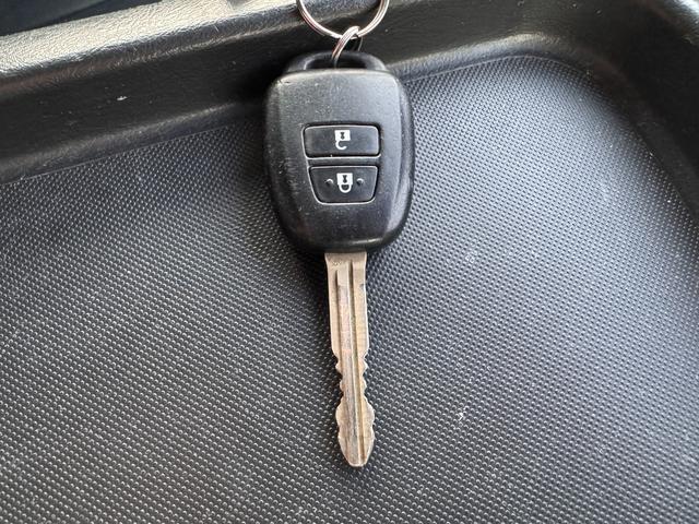 ハイエースバン ロングスーパーGL ベッドキット フリップダウンモニター メモリーナビ ETC バックドア スライドドア Bluetooth フルセグTV DVD CD Wエアコン HIDヘッドライト フォグランプ オートエアコン(55枚目)