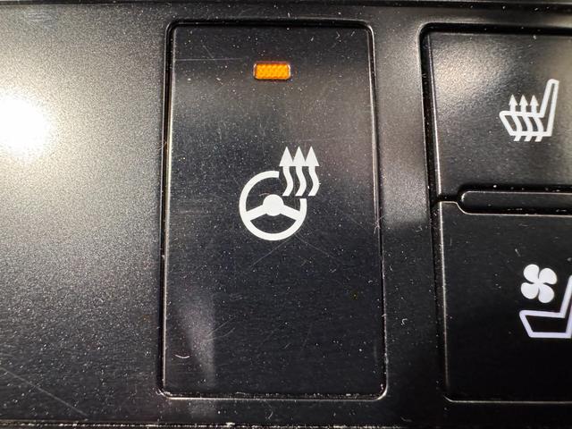 ＩＳ ＩＳ３００ｈ　Ｆスポーツ　サンルーフ　ＢＳＭ　純正ナビ　ＥＴＣ　バックカメラ　クリアランスソナー　レーンアシスト　クルーズコントロール　シートヒーターベンチレーション　ステアリングヒーター　パワーシート　純正１８インチＡＷ（20枚目）