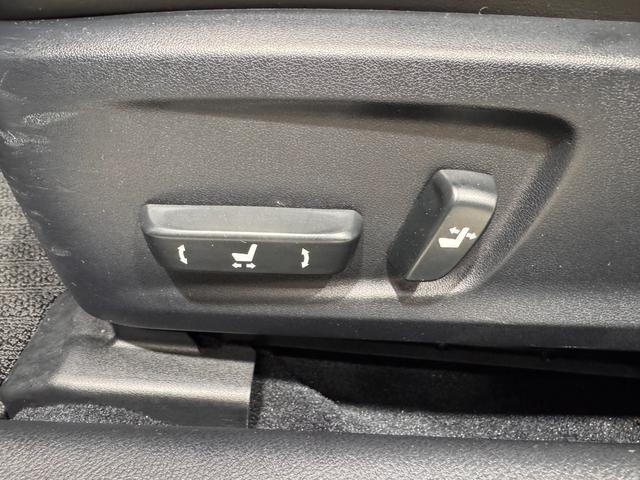 ＩＳ ＩＳ３００ｈ　Ｆスポーツ　サンルーフ　ＢＳＭ　純正ナビ　ＥＴＣ　バックカメラ　クリアランスソナー　レーンアシスト　クルーズコントロール　シートヒーターベンチレーション　ステアリングヒーター　パワーシート　純正１８インチＡＷ（23枚目）