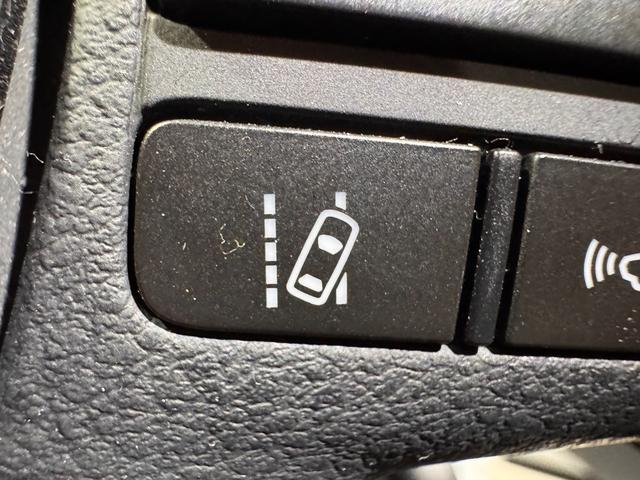 ＩＳ ＩＳ３００ｈ　Ｆスポーツ　サンルーフ　ＢＳＭ　純正ナビ　ＥＴＣ　バックカメラ　クリアランスソナー　レーンアシスト　クルーズコントロール　シートヒーターベンチレーション　ステアリングヒーター　パワーシート　純正１８インチＡＷ（24枚目）