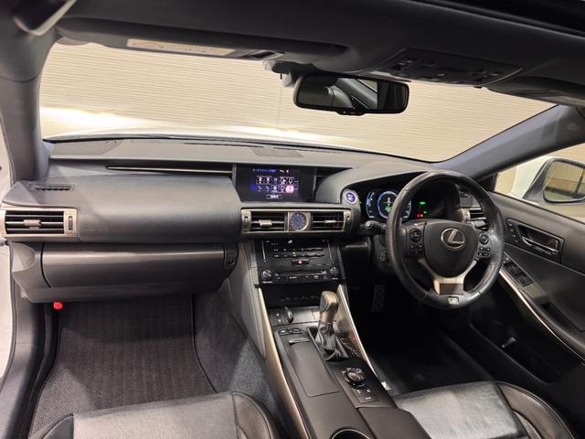 ＩＳ ＩＳ３００ｈ　Ｆスポーツ　サンルーフ　ＢＳＭ　純正ナビ　ＥＴＣ　バックカメラ　クリアランスソナー　レーンアシスト　クルーズコントロール　シートヒーターベンチレーション　ステアリングヒーター　パワーシート　純正１８インチＡＷ（33枚目）