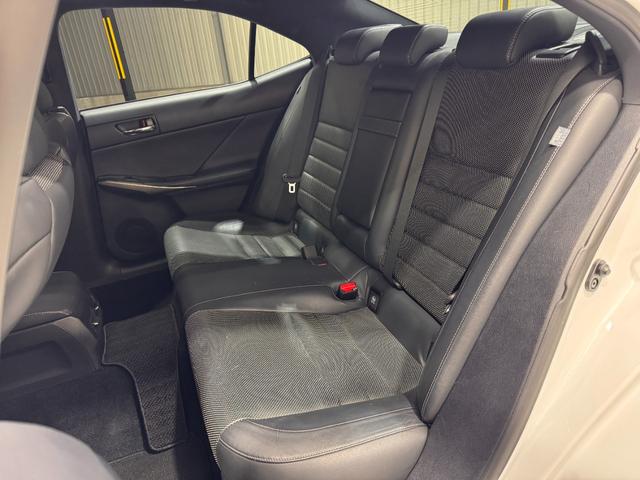 ＩＳ ＩＳ３００ｈ　Ｆスポーツ　サンルーフ　ＢＳＭ　純正ナビ　ＥＴＣ　バックカメラ　クリアランスソナー　レーンアシスト　クルーズコントロール　シートヒーターベンチレーション　ステアリングヒーター　パワーシート　純正１８インチＡＷ（35枚目）