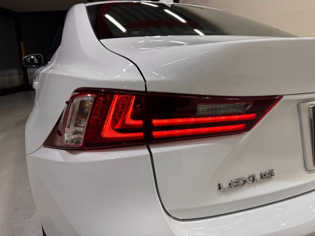 ＩＳ ＩＳ３００ｈ　Ｆスポーツ　サンルーフ　ＢＳＭ　純正ナビ　ＥＴＣ　バックカメラ　クリアランスソナー　レーンアシスト　クルーズコントロール　シートヒーターベンチレーション　ステアリングヒーター　パワーシート　純正１８インチＡＷ（45枚目）