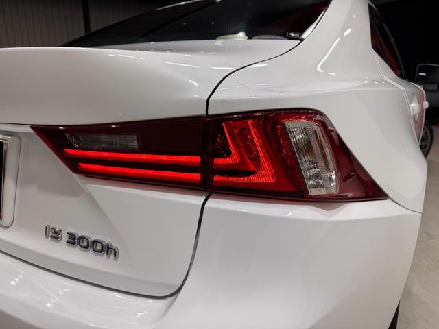 ＩＳ ＩＳ３００ｈ　Ｆスポーツ　サンルーフ　ＢＳＭ　純正ナビ　ＥＴＣ　バックカメラ　クリアランスソナー　レーンアシスト　クルーズコントロール　シートヒーターベンチレーション　ステアリングヒーター　パワーシート　純正１８インチＡＷ（46枚目）