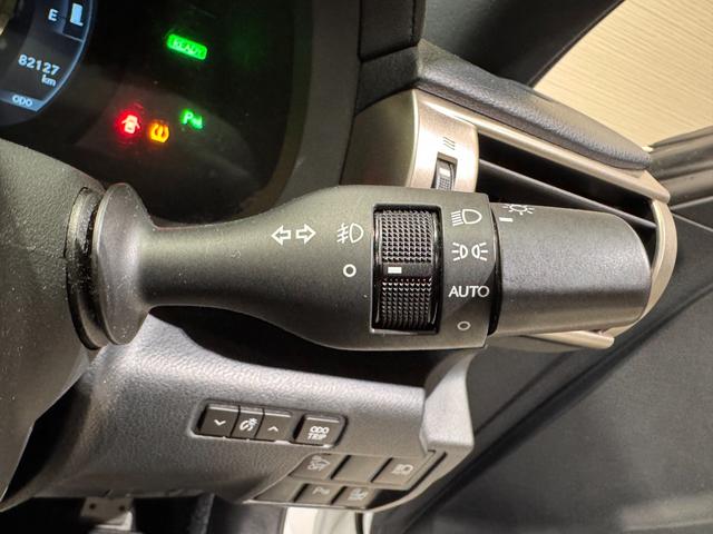 ＩＳ ＩＳ３００ｈ　Ｆスポーツ　サンルーフ　ＢＳＭ　純正ナビ　ＥＴＣ　バックカメラ　クリアランスソナー　レーンアシスト　クルーズコントロール　シートヒーターベンチレーション　ステアリングヒーター　パワーシート　純正１８インチＡＷ（52枚目）