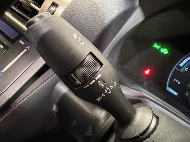 ＩＳ ＩＳ３００ｈ　Ｆスポーツ　サンルーフ　ＢＳＭ　純正ナビ　ＥＴＣ　バックカメラ　クリアランスソナー　レーンアシスト　クルーズコントロール　シートヒーターベンチレーション　ステアリングヒーター　パワーシート　純正１８インチＡＷ（53枚目）