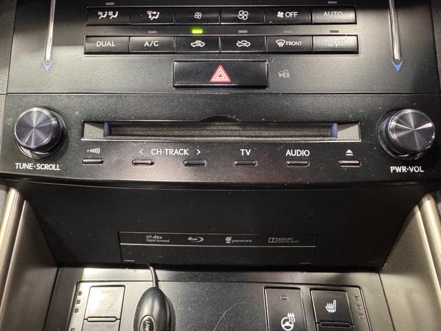 ＩＳ ＩＳ３００ｈ　Ｆスポーツ　サンルーフ　ＢＳＭ　純正ナビ　ＥＴＣ　バックカメラ　クリアランスソナー　レーンアシスト　クルーズコントロール　シートヒーターベンチレーション　ステアリングヒーター　パワーシート　純正１８インチＡＷ（56枚目）