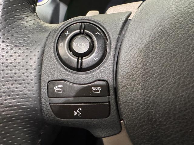 ＩＳ ＩＳ３００ｈ　Ｆスポーツ　サンルーフ　ＢＳＭ　純正ナビ　ＥＴＣ　バックカメラ　クリアランスソナー　レーンアシスト　クルーズコントロール　シートヒーターベンチレーション　ステアリングヒーター　パワーシート　純正１８インチＡＷ（60枚目）