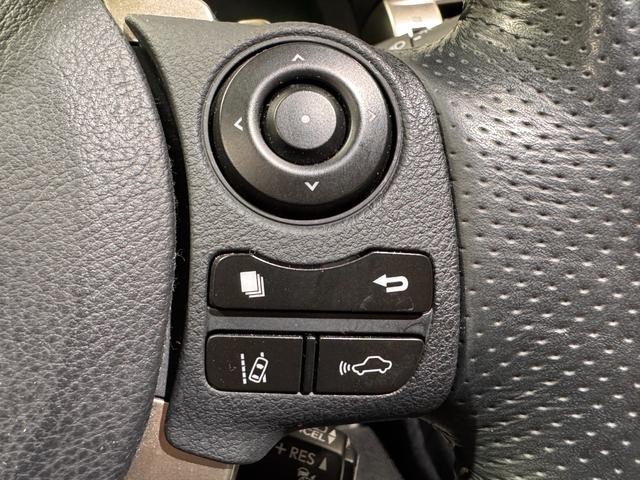 ＩＳ ＩＳ３００ｈ　Ｆスポーツ　サンルーフ　ＢＳＭ　純正ナビ　ＥＴＣ　バックカメラ　クリアランスソナー　レーンアシスト　クルーズコントロール　シートヒーターベンチレーション　ステアリングヒーター　パワーシート　純正１８インチＡＷ（61枚目）