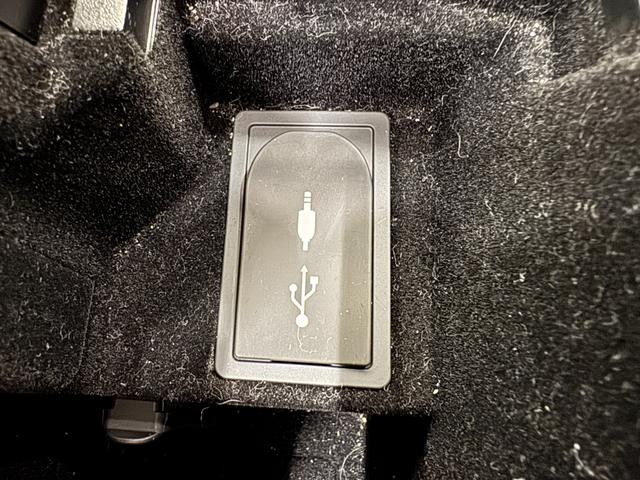 ＩＳ ＩＳ３００ｈ　Ｆスポーツ　サンルーフ　ＢＳＭ　純正ナビ　ＥＴＣ　バックカメラ　クリアランスソナー　レーンアシスト　クルーズコントロール　シートヒーターベンチレーション　ステアリングヒーター　パワーシート　純正１８インチＡＷ（63枚目）