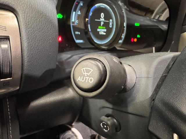 ＩＳ ＩＳ３００ｈ　Ｆスポーツ　サンルーフ　ＢＳＭ　純正ナビ　ＥＴＣ　バックカメラ　クリアランスソナー　レーンアシスト　クルーズコントロール　シートヒーターベンチレーション　ステアリングヒーター　パワーシート　純正１８インチＡＷ（68枚目）