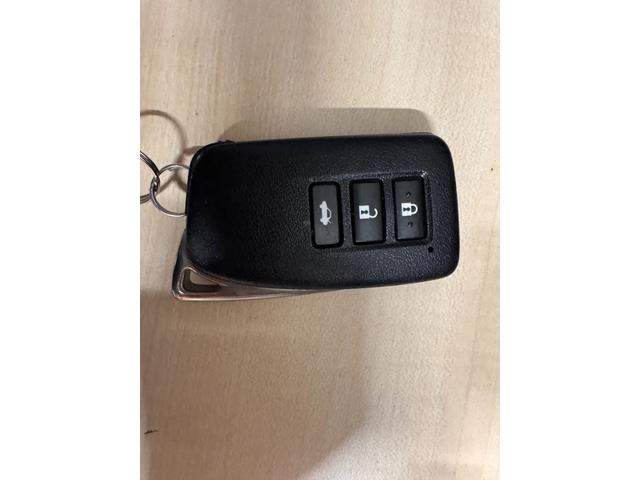 ＩＳ ＩＳ３００ｈ　Ｆスポーツ　サンルーフ　ＢＳＭ　純正ナビ　ＥＴＣ　バックカメラ　クリアランスソナー　レーンアシスト　クルーズコントロール　シートヒーターベンチレーション　ステアリングヒーター　パワーシート　純正１８インチＡＷ（74枚目）