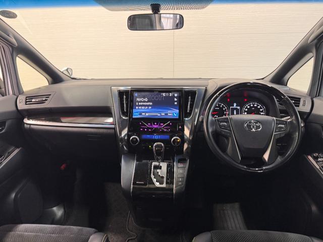 ヴェルファイア ２．５Ｚ　Ａエディション　ゴールデンアイズ　ンルーフ　ＯＰフロントバンパー＆Ｆグリル　ＬＥＤスタイリッシュビーム　１０インチナビ　フリップダウンモニター　ＥＴＣ　Ｂカメラ　両側Ｐスラドア　クリアランスソナー　Ｂｌｕｅｔｏｏｔｈ　ハーフレザー（2枚目）