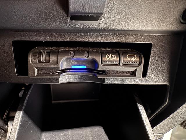 ヴェルファイア ２．５Ｚ　Ａエディション　ゴールデンアイズ　ンルーフ　ＯＰフロントバンパー＆Ｆグリル　ＬＥＤスタイリッシュビーム　１０インチナビ　フリップダウンモニター　ＥＴＣ　Ｂカメラ　両側Ｐスラドア　クリアランスソナー　Ｂｌｕｅｔｏｏｔｈ　ハーフレザー（16枚目）