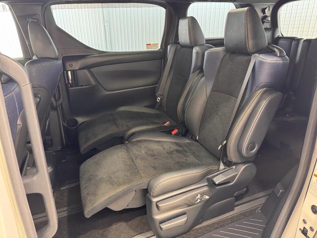 ヴェルファイア ２．５Ｚ　Ａエディション　ゴールデンアイズ　ンルーフ　ＯＰフロントバンパー＆Ｆグリル　ＬＥＤスタイリッシュビーム　１０インチナビ　フリップダウンモニター　ＥＴＣ　Ｂカメラ　両側Ｐスラドア　クリアランスソナー　Ｂｌｕｅｔｏｏｔｈ　ハーフレザー（33枚目）