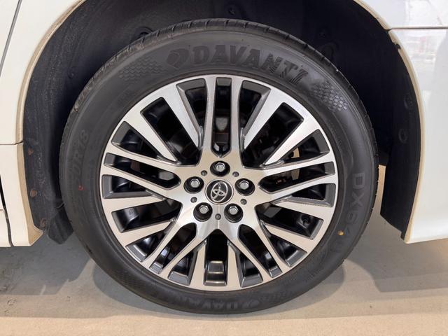 ヴェルファイア ２．５Ｚ　Ａエディション　ゴールデンアイズ　ンルーフ　ＯＰフロントバンパー＆Ｆグリル　ＬＥＤスタイリッシュビーム　１０インチナビ　フリップダウンモニター　ＥＴＣ　Ｂカメラ　両側Ｐスラドア　クリアランスソナー　Ｂｌｕｅｔｏｏｔｈ　ハーフレザー（42枚目）