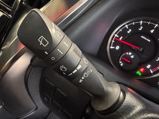 ヴェルファイア ２．５Ｚ　Ａエディション　ゴールデンアイズ　ンルーフ　ＯＰフロントバンパー＆Ｆグリル　ＬＥＤスタイリッシュビーム　１０インチナビ　フリップダウンモニター　ＥＴＣ　Ｂカメラ　両側Ｐスラドア　クリアランスソナー　Ｂｌｕｅｔｏｏｔｈ　ハーフレザー（52枚目）