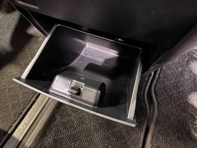 ヴェルファイア ２．５Ｚ　Ａエディション　ゴールデンアイズ　ンルーフ　ＯＰフロントバンパー＆Ｆグリル　ＬＥＤスタイリッシュビーム　１０インチナビ　フリップダウンモニター　ＥＴＣ　Ｂカメラ　両側Ｐスラドア　クリアランスソナー　Ｂｌｕｅｔｏｏｔｈ　ハーフレザー（60枚目）