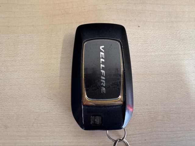 ヴェルファイア ２．５Ｚ　Ａエディション　ゴールデンアイズ　ンルーフ　ＯＰフロントバンパー＆Ｆグリル　ＬＥＤスタイリッシュビーム　１０インチナビ　フリップダウンモニター　ＥＴＣ　Ｂカメラ　両側Ｐスラドア　クリアランスソナー　Ｂｌｕｅｔｏｏｔｈ　ハーフレザー（72枚目）