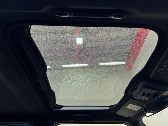 タフト Ｇ　ガラスルーフ　９インチフローティングナビ　アラウンドビューモニター　シートヒーター　ＥＴＣ　レーンアシスト　衝突軽減ブレーキ　Ｐセンサー　アイドリングストップ　ＵＳＢ　ＬＥＤヘッドライト　横滑り防止（3枚目）