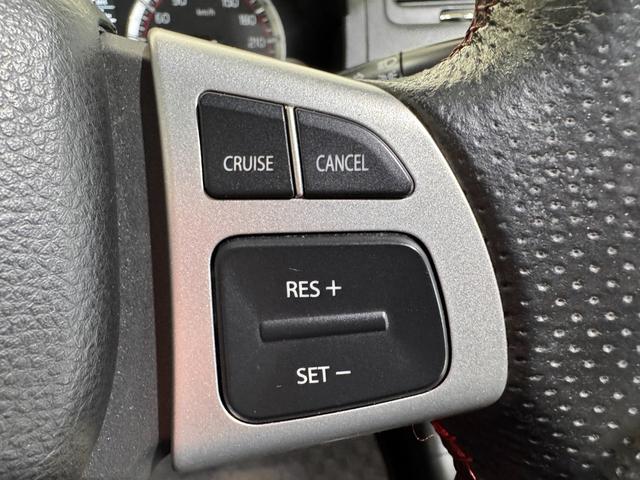 スイフトスポーツ ベースグレード　ナビ　Ｂｌｕｅｔｏｏｔｈ　クルーズコントロール　ＥＴＣ　純正１７インチＡＷ　ＨＩＤヘッドライト　横滑り防止　プッシュスタート　スマートキー　テレビ　ＣＤ　ＤＶＤ　オートエアコン（13枚目）