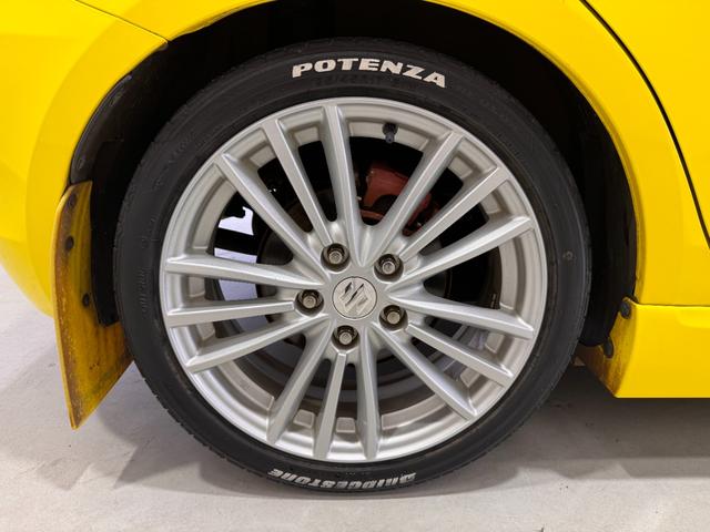 スイフトスポーツ ベースグレード　ナビ　Ｂｌｕｅｔｏｏｔｈ　クルーズコントロール　ＥＴＣ　純正１７インチＡＷ　ＨＩＤヘッドライト　横滑り防止　プッシュスタート　スマートキー　テレビ　ＣＤ　ＤＶＤ　オートエアコン（33枚目）