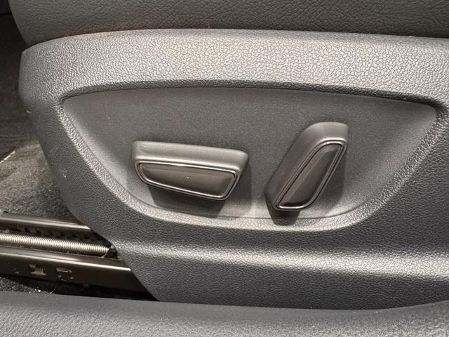 カムリ ＷＳレザーパッケージ　純正ナビ　ａｐｐｌｅｃａｒｐｌａｙ　アダプティブクルコン　ＢＳＭ　ＥＴＣ２．０　Ｂカメラ　シートヒーター　クリアランスソナー　パワーシート　ドラレコ　ＨＵＤ　レザーシート　レーンアシスト　衝突軽減（22枚目）