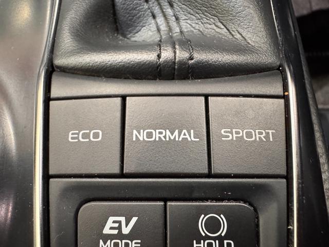 カムリ ＷＳレザーパッケージ　純正ナビ　ａｐｐｌｅｃａｒｐｌａｙ　アダプティブクルコン　ＢＳＭ　ＥＴＣ２．０　Ｂカメラ　シートヒーター　クリアランスソナー　パワーシート　ドラレコ　ＨＵＤ　レザーシート　レーンアシスト　衝突軽減（61枚目）