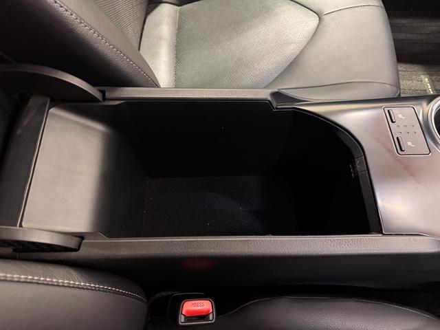 カムリ ＷＳレザーパッケージ　純正ナビ　ａｐｐｌｅｃａｒｐｌａｙ　アダプティブクルコン　ＢＳＭ　ＥＴＣ２．０　Ｂカメラ　シートヒーター　クリアランスソナー　パワーシート　ドラレコ　ＨＵＤ　レザーシート　レーンアシスト　衝突軽減（69枚目）