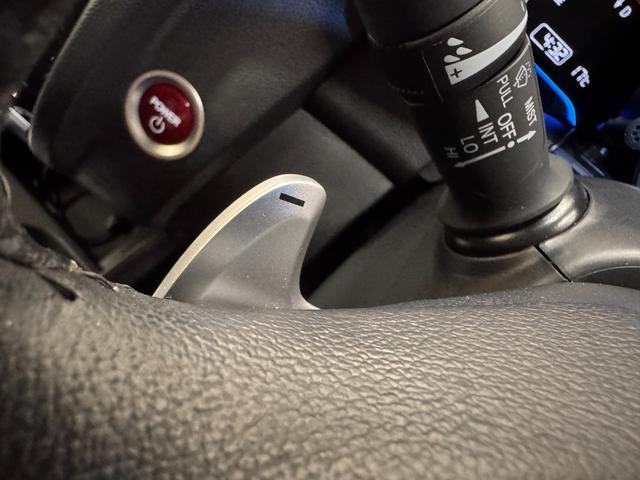 フィットハイブリッド Ｓパッケージ　デジタルインナーミラー　カロッツェリアナビ　ＥＴＣ　バックカメラ　クルーズコントロール　純正１６インチＡＷ　Ｂｌｕｅｔｏｏｔｈ　フルセグＴＶ　ＤＶＤ　ＣＤ　パドルシフト　ＬＥＤヘッドライト（15枚目）
