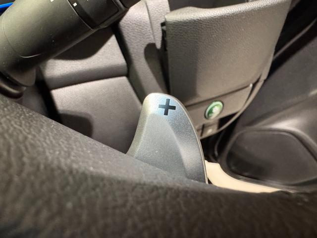 フィットハイブリッド Ｓパッケージ　デジタルインナーミラー　カロッツェリアナビ　ＥＴＣ　バックカメラ　クルーズコントロール　純正１６インチＡＷ　Ｂｌｕｅｔｏｏｔｈ　フルセグＴＶ　ＤＶＤ　ＣＤ　パドルシフト　ＬＥＤヘッドライト（16枚目）