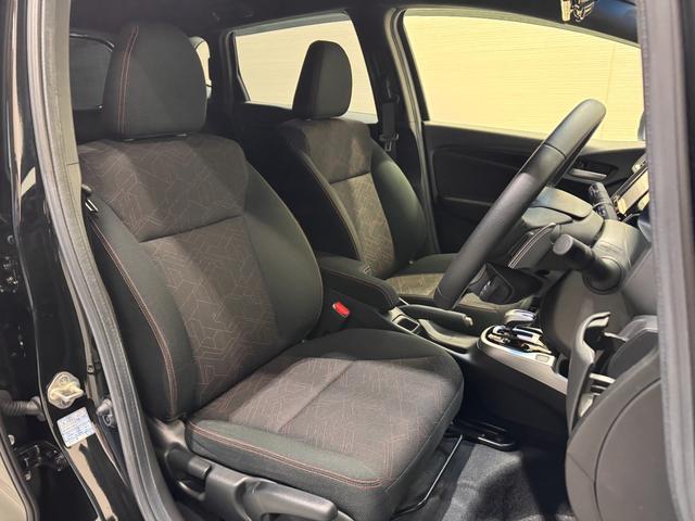 フィットハイブリッド Ｓパッケージ　デジタルインナーミラー　カロッツェリアナビ　ＥＴＣ　バックカメラ　クルーズコントロール　純正１６インチＡＷ　Ｂｌｕｅｔｏｏｔｈ　フルセグＴＶ　ＤＶＤ　ＣＤ　パドルシフト　ＬＥＤヘッドライト（21枚目）