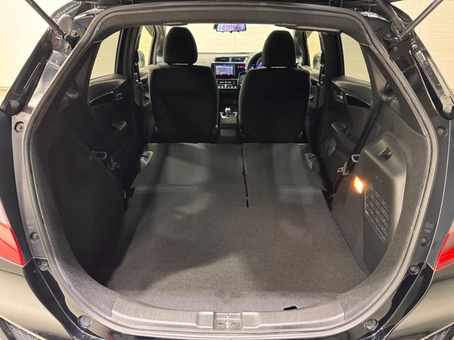 フィットハイブリッド Ｓパッケージ　デジタルインナーミラー　カロッツェリアナビ　ＥＴＣ　バックカメラ　クルーズコントロール　純正１６インチＡＷ　Ｂｌｕｅｔｏｏｔｈ　フルセグＴＶ　ＤＶＤ　ＣＤ　パドルシフト　ＬＥＤヘッドライト（29枚目）