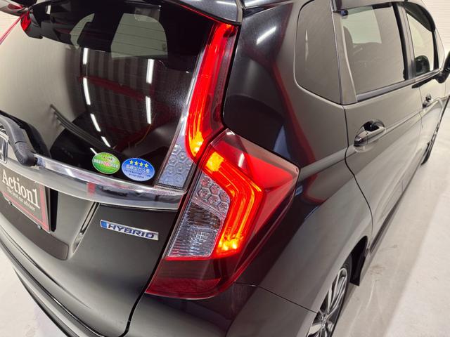 フィットハイブリッド Ｓパッケージ　デジタルインナーミラー　カロッツェリアナビ　ＥＴＣ　バックカメラ　クルーズコントロール　純正１６インチＡＷ　Ｂｌｕｅｔｏｏｔｈ　フルセグＴＶ　ＤＶＤ　ＣＤ　パドルシフト　ＬＥＤヘッドライト（39枚目）